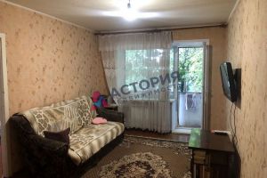 Продам квартиру 3-х комнатную с общей площадью 52м2, 2/5 эт., на улице Пролетарская ул, Щекино район, г. Щёкино, Тульская обл., Россия, агентство АН Астория