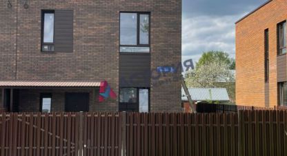 Продам дом 4-х комнатный с общей площадью 155.6м2, на улице Джамбула, Привокзальный район, г. Тула, Тульская обл., Россия, агентство АН Астория. Фотография №1