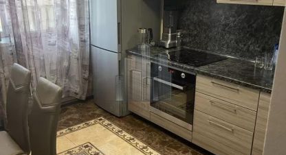 Сдам квартиру 2-х комнатную с общей площадью 64.4м2, 6/16 эт., на улице Пр-кт победы, г. Казань, Татарстан респ., Россия, агентство АН Комфорт +. Фотография №1