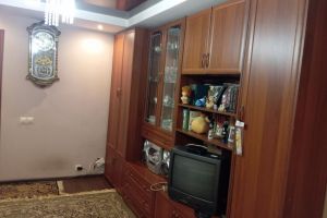 Продам квартиру 2-х комнатную с общей площадью 49м2, 1/5 эт., на улице Новая, Швейная фирма район, г. Курган, Курганская обл., Россия, агентство Домовой45