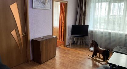 Продам квартиру 4-х комнатную с общей площадью 61м2, 5/5 эт., на улице Гоголя, Швейная фирма район, г. Курган, Курганская обл., Россия, агентство Домовой45. Фотография №1