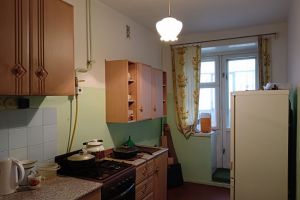 Продам квартиру 1 комнатную с общей площадью 35.8м2, 1/9 эт., на улице Кравченко, Швейная фирма район, г. Курган, Курганская обл., Россия, агентство Домовой45
