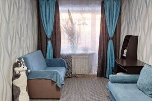 Продам квартиру 2-х комнатную с общей площадью 42.5м2, 2/4 эт., на улице Кирова, г. Варгаши п, Курганская обл., Россия, агентство Домовой45