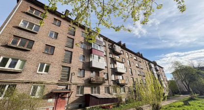 Продам квартиру 2-х комнатную с общей площадью 42.8м2, 5/5 эт., на улице Устюженская, г. Череповец, Вологодская обл., Россия, агентство Самолет Плюс I Череповец. Фотография №1
