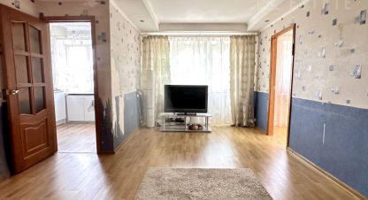 Продам квартиру 2-х комнатную с общей площадью 43.5м2, 4/5 эт., на улице Победы, г. Кировск, Ленинградская обл., Россия, агентство Bridge Estate . Фотография №1