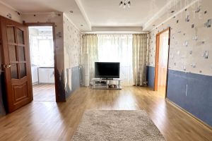 Продам квартиру 2-х комнатную с общей площадью 43.5м2, 4/5 эт., на улице Победы, г. Кировск, Ленинградская обл., Россия, агентство Bridge Estate 