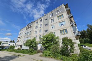 Продам квартиру 1 комнатную с общей площадью 35.2м2, 4/5 эт., на улице Горняков пр-кт, г. Костомукша, Карелия респ., Россия, агентство Интернет-партнер