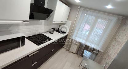 Продам квартиру 2-х комнатную с общей площадью 49.5м2, 3/9 эт., на улице Суздальское шоссе, г. Ярославль, Ярославская обл., Россия, агентство Ваш Вариант. Фотография №1