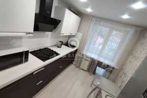 Продам квартиру 2-х комнатную с общей площадью 49.5м2, 3/9 эт., на улице Суздальское шоссе, г. Ярославль, Ярославская обл., Россия, агентство Ваш Вариант