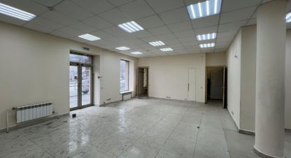 Сдам торговое помещение с общей площадью 81м2, на улице Блюхера, г. Челябинск, Челябинская обл., Россия, агентство Прогрессивные Решения. Фотография №1
