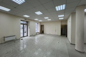 Сдам торговое помещение с общей площадью 81м2, на улице Блюхера, г. Челябинск, Челябинская обл., Россия, агентство Прогрессивные Решения
