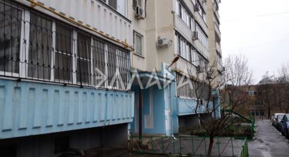 Продам квартиру 2-х комнатную с общей площадью 50.8м2, 9/10 эт., на улице Думенко, г. Ростов-на-Дону, Ростовская обл., Россия, агентство Риэлторская компания Эллада. Фотография №1