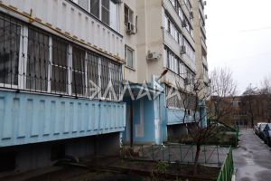 Продам квартиру 2-х комнатную с общей площадью 50.8м2, 9/10 эт., на улице Думенко, г. Ростов-на-Дону, Ростовская обл., Россия, агентство Риэлторская компания "Эллада"
