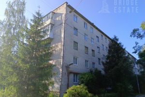 Продам квартиру 3-х комнатную с общей площадью 52.3м2, 3/3 эт., на улице Спирина, г. Красное село, Санкт-Петербург, Россия, агентство Bridge Estate 