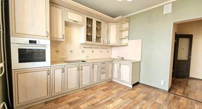 Продам квартиру 2-х комнатную с общей площадью 55м2, 7/13 эт., на улице Гаранькина, г. Оренбург, Оренбургская обл., Россия, агентство Бюро недвижимости Быстровой. Фотография №1