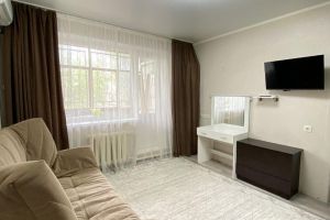 Продам квартиру 1 комнатную с общей площадью 29м2, 1/9 эт., на улице Конституции СССР, г. Оренбург, Оренбургская обл., Россия, агентство Бюро недвижимости Быстровой