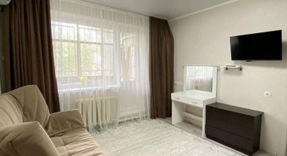 Продам квартиру 1 комнатную с общей площадью 29м2, 1/9 эт., на улице Конституции СССР, г. Оренбург, Оренбургская обл., Россия, агентство Бюро недвижимости Быстровой. Фотография №1