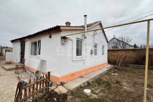Продам дом 2-х комнатный с общей площадью 48м2, на улице Первомайская, г. Шелковичное, Крым авт. респ., Россия, агентство ООО  Этажи Саки