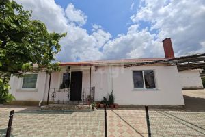 Продам дом 3-х комнатный с общей площадью 60м2, на улице Широкая, г. Червоное, Крым авт. респ., Россия, агентство ООО  Этажи Саки