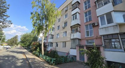 Продам квартиру 3-х комнатную с общей площадью 66.8м2, 4/5 эт., на улице Гайнутдинова, г. Саки , Крым авт. респ., Россия, агентство ООО  Этажи Саки. Фотография №1