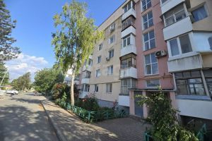 Продам квартиру 3-х комнатную с общей площадью 66.8м2, 4/5 эт., на улице Гайнутдинова, г. Саки , Крым авт. респ., Россия, агентство ООО  Этажи Саки