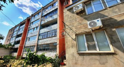 Продам квартиру 4-х комнатную с общей площадью 79м2, 1/5 эт., на улице Широкая, г. Червоное, Крым авт. респ., Россия, агентство ООО  Этажи Саки. Фотография №1
