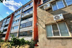 Продам квартиру 4-х комнатную с общей площадью 79м2, 1/5 эт., на улице Широкая, г. Червоное, Крым авт. респ., Россия, агентство ООО  Этажи Саки