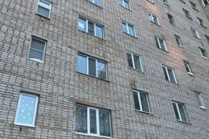 Продам квартиру 2-х комнатную с общей площадью 49.8м2, 7/9 эт., на улице 3-й микро, г. Стрежевой, Томская обл., Россия, агентство JCat