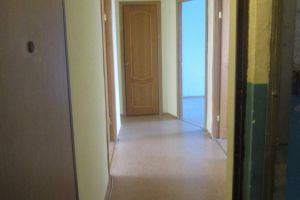 Продам квартиру 3-х комнатную с общей площадью 58.9м2, 5/5 эт., на улице строителей, г. Стрежевой, Томская обл., Россия, агентство JCat