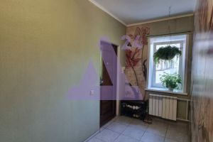 Продам квартиру 2-х комнатную с общей площадью 68.8м2, 3/6 эт., на улице Фурманова, Железнодорожный район, г. Барнаул, Алтайский край, Россия, агентство АН Династия 24