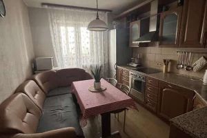 Сдам квартиру 1 комнатную с общей площадью 90м2, 12/18 эт., на улице Ревуцкого, Дарницкий район, г. Киев, Киев, Украина, агентство Левый Берег