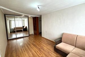 Продам квартиру 2-х комнатную с общей площадью 44м2, 5/9 эт., на улице Томилинская, Центральный район, г. Оренбург, Оренбургская обл., Россия, агентство Бюро недвижимости Быстровой