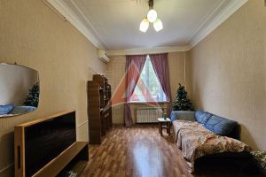 Продам квартиру 2-х комнатную с общей площадью 37.8м2, 1/3 эт., на улице Богдана Хмельницкого, г. Астрахань, Астраханская обл., Россия, агентство Delta Home
