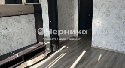 Продам квартиру 3-х комнатную с общей площадью 52м2, 4/5 эт., на улице Молодежная, г. Новочеркасск, Ростовская обл., Россия, агентство АН Черника. Фотография №1