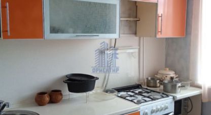 Продам квартиру 2-х комнатную с общей площадью 47.1м2, 5/5 эт., на улице Винокурова, г. Новочебоксарск, Чувашия респ., Россия, агентство Агентство недвижимости Ориентир. Фотография №1