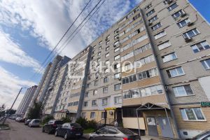 Продам квартиру 2-х комнатную с общей площадью 61.2м2, 4/10 эт., на улице Пр-кт фрунзе, Фрунзенский район, г. Ярославль, Ярославская обл., Россия, агентство Вектор