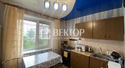 Продам квартиру 1 комнатную с общей площадью 38м2, 2/9 эт., на улице 50-летия победы пр-кт, г. Тутаев, Ярославская обл., Россия, агентство Вектор. Фотография №1