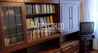 Продам квартиру 3-х комнатную с общей площадью 60.1м2, 3/5 эт., на улице Набережная ул, г. Кировск, Ленинградская обл., Россия, агентство Интернет-партнер. Фотография №1