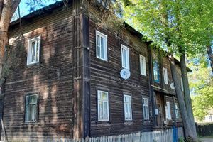Продам квартиру 2-х комнатную с общей площадью 43м2, 1/2 эт., на улице Школьный пер, г. Вахруши, Кировская обл., Россия, агентство Интернет-партнер