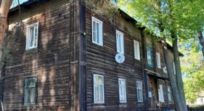 Продам квартиру 2-х комнатную с общей площадью 43м2, 1/2 эт., на улице Школьный пер, г. Вахруши, Кировская обл., Россия, агентство Интернет-партнер. Фотография №1