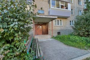 Продам квартиру 2-х комнатную с общей площадью 52.6м2, 4/5 эт., на улице Монтажников ул, Дзержинский район, г. Нижний Тагил, Свердловская обл., Россия, агентство Интернет-партнер