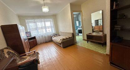 Продам квартиру 2-х комнатную с общей площадью 42.3м2, 4/4 эт., на улице Свердлова ул, г. Октябрьский, Башкортостан респ., Россия, агентство Интернет-партнер. Фотография №1