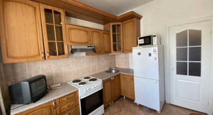 Продам квартиру 1 комнатную с общей площадью 38м2, 5/9 эт., на улице Нефтяников ул, г. Нижневартовск, Ханты-Мансийский авт. окр., Россия, агентство Интернет-партнер. Фотография №1