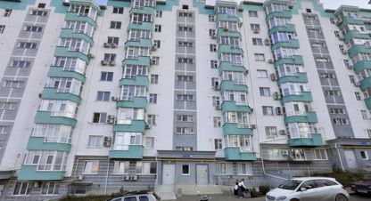 Продам квартиру 2-х комнатную с общей площадью 55м2, 3/9 эт., на улице 60 лет ссср ул, г. Алушта , Крым авт. респ., Россия, агентство Интернет-партнер. Фотография №1