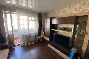 Продам квартиру 2-х комнатную с общей площадью 47.7м2, 5/5 эт., на улице Ленинградская, г. Вологда, Вологодская обл., Россия, агентство JCat
