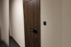 Продам квартиру 1 комнатную с общей площадью 29.7м2, 4/10 эт., на улице Александра федоровича, г. Тюмень, Тюменская обл., Россия, агентство JCat