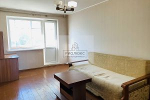 Продам квартиру 2-х комнатную с общей площадью 44.1м2, 5/5 эт., на улице Сталеваров, г. Магнитогорск, Челябинская обл., Россия, агентство РиоЛюкс