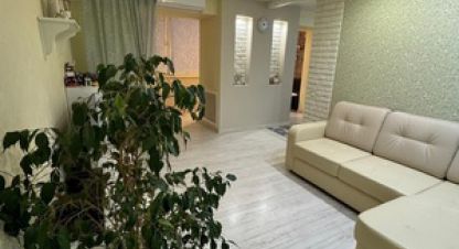 Продам квартиру 2-х комнатную с общей площадью 60.2м2, 9/10 эт., на улице Карла Маркса, Первомайский район, г. Киров, Кировская обл., Россия, агентство Интернет-партнер. Фотография №1