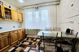Продам квартиру 3-х комнатную с общей площадью 63.4м2, 4/5 эт., на улице 70-летия октября ул, г. Лёвинцы, Кировская обл., Россия, агентство Интернет-партнер