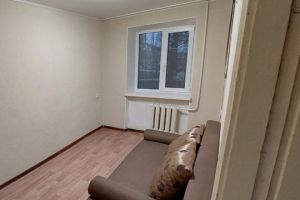 Продам квартиру 2-х комнатную с общей площадью 43м2, 1/5 эт., на улице Строительная ул, г. Саки , Крым авт. респ., Россия, агентство Интернет-партнер